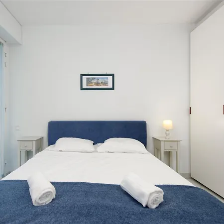 Lumineux Et Bien Equipe En Centre-ville *