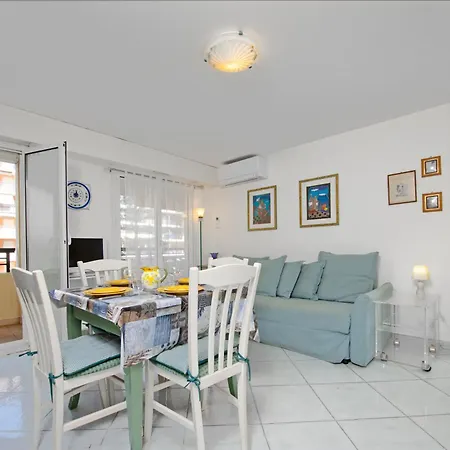 Appartement Lumineux Et Bien équipé En Centre-ville Menton