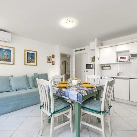 Lumineux Et Bien équipé En Centre-ville * Menton