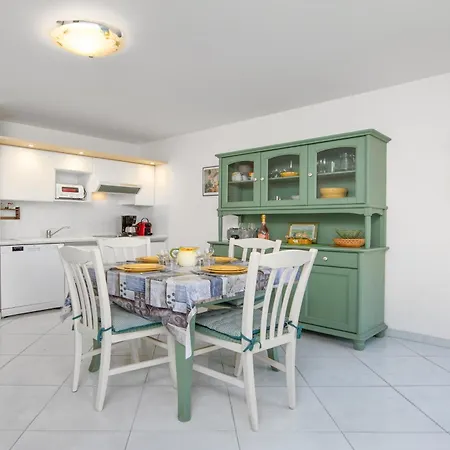 Lumineux Et Bien équipé En Centre-ville *