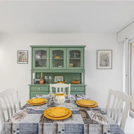 Lumineux Et Bien Equipe En Centre-ville * Menton