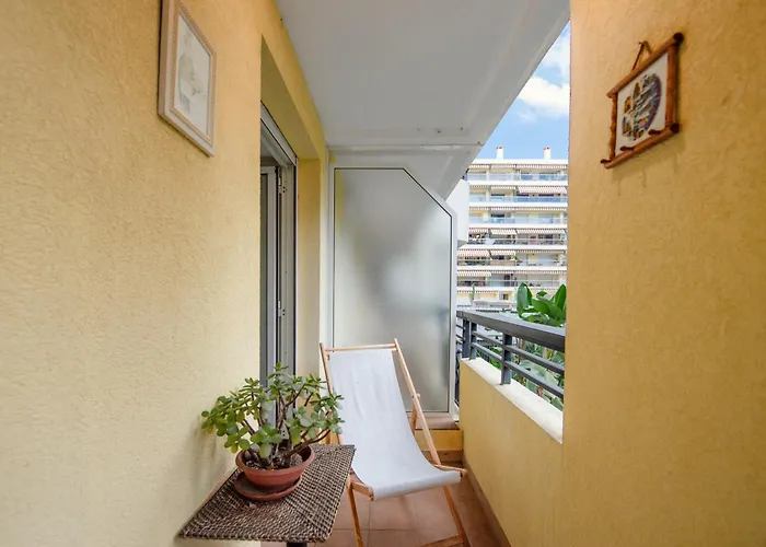 Lumineux Et Bien Equipe En Centre-ville * Menton