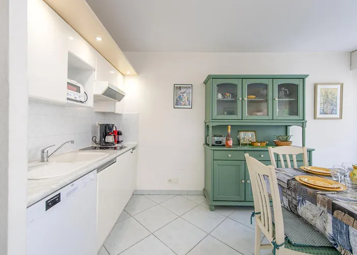 Lumineux Et Bien Equipe En Centre-ville Apartmán Menton
