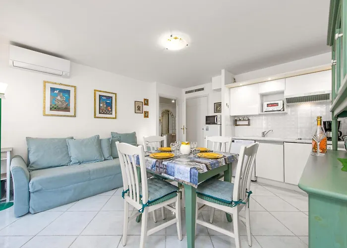 Lumineux Et Bien Equipe En Centre-ville * Μεντόν