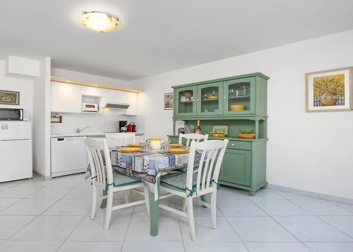 Lumineux Et Bien Equipe En Centre-ville *