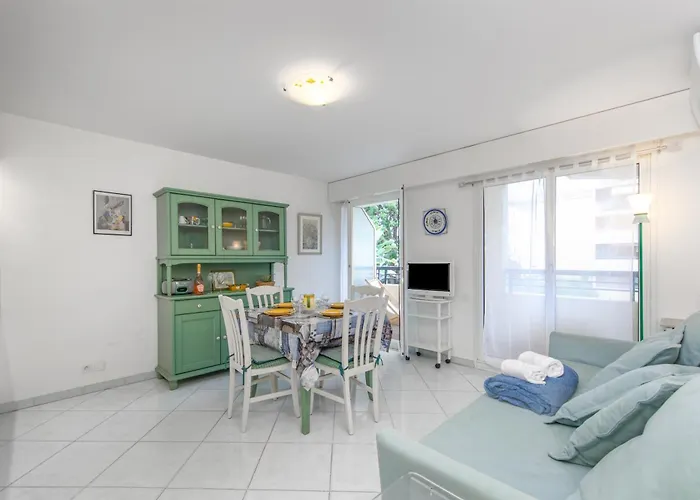 Lumineux Et Bien Equipe En Centre-ville Apartmán