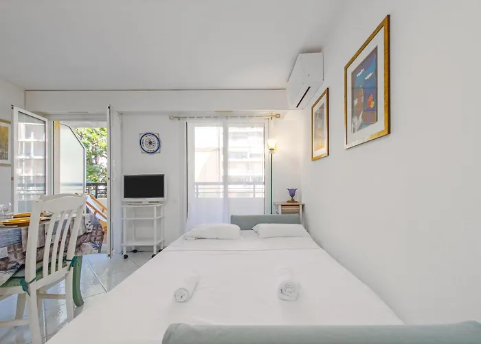 Lumineux Et Bien Equipe En Centre-ville Apartmán Menton